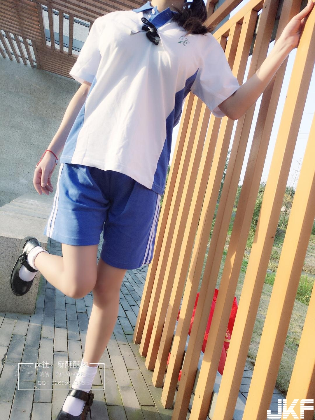 【网路收集系列】微博妹子麻酥酥哟 校服踏青【20P】