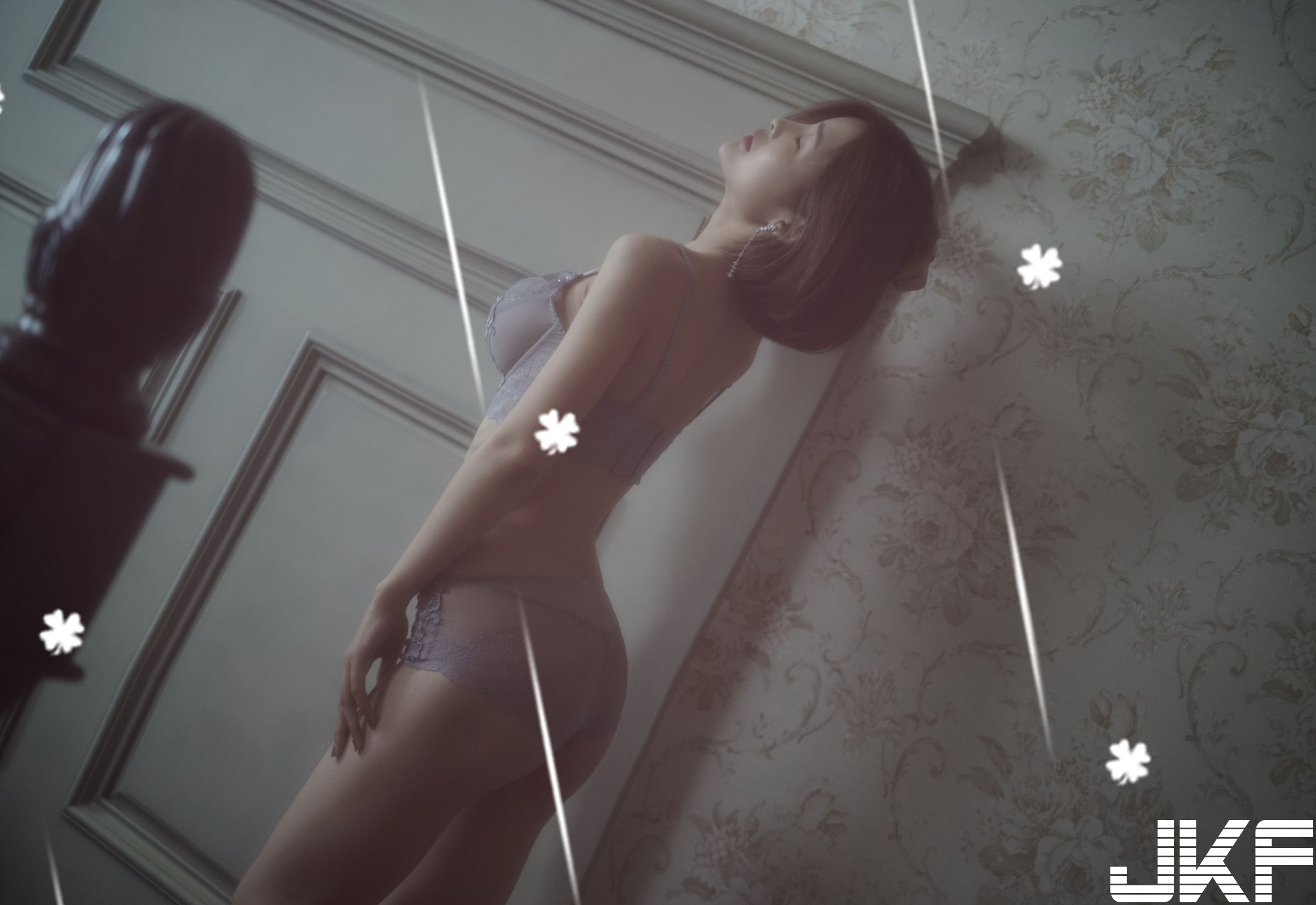 【网路收集系列】巨乳闫盼盼6月最新 法式情愫 福利图【58P】