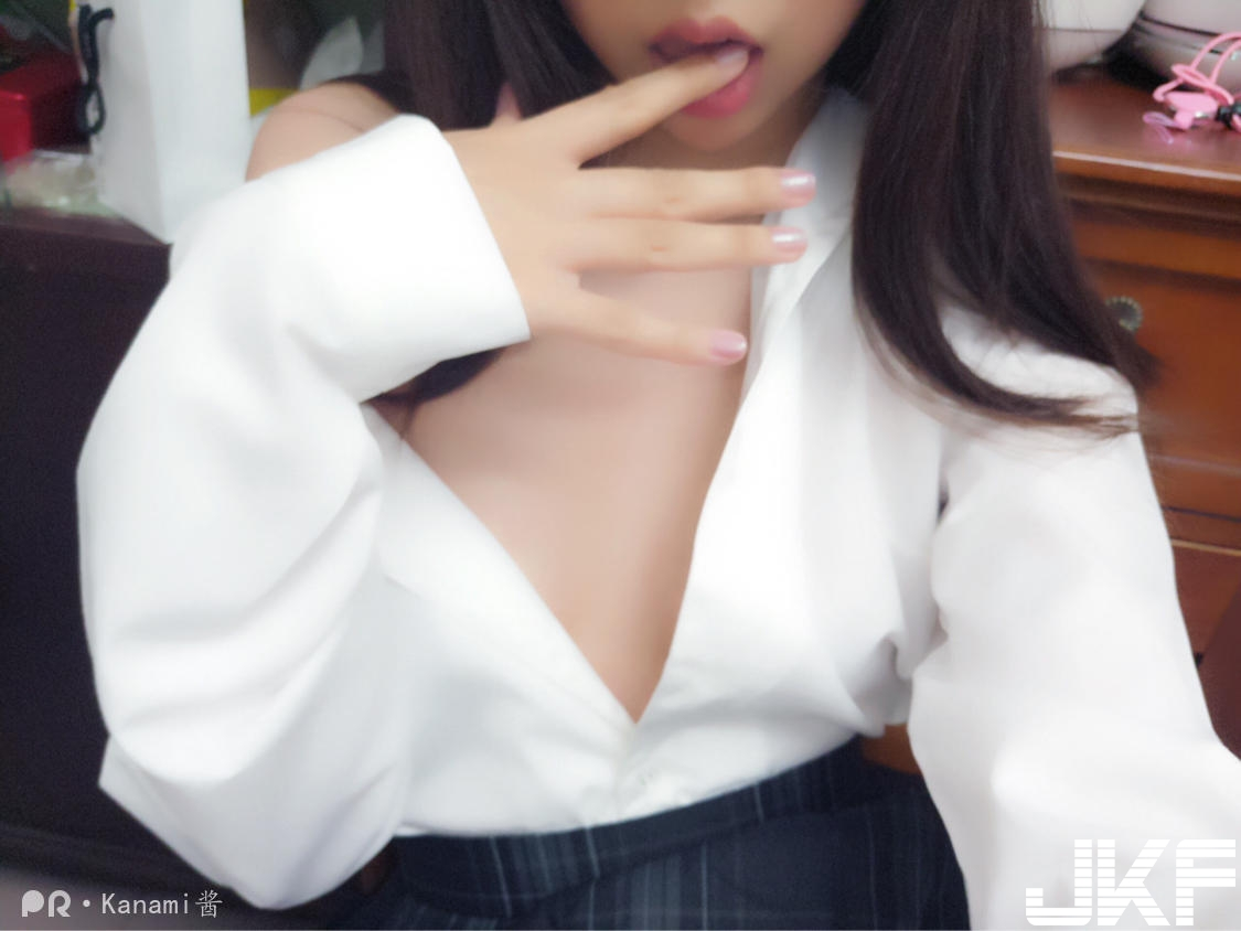 【网路收集系列】微博肉感软妹Kanami酱 白衬衣【20P】