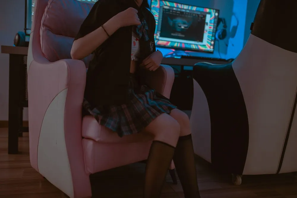 【网路收集系列】鹿初 《电竞少女》【48P】