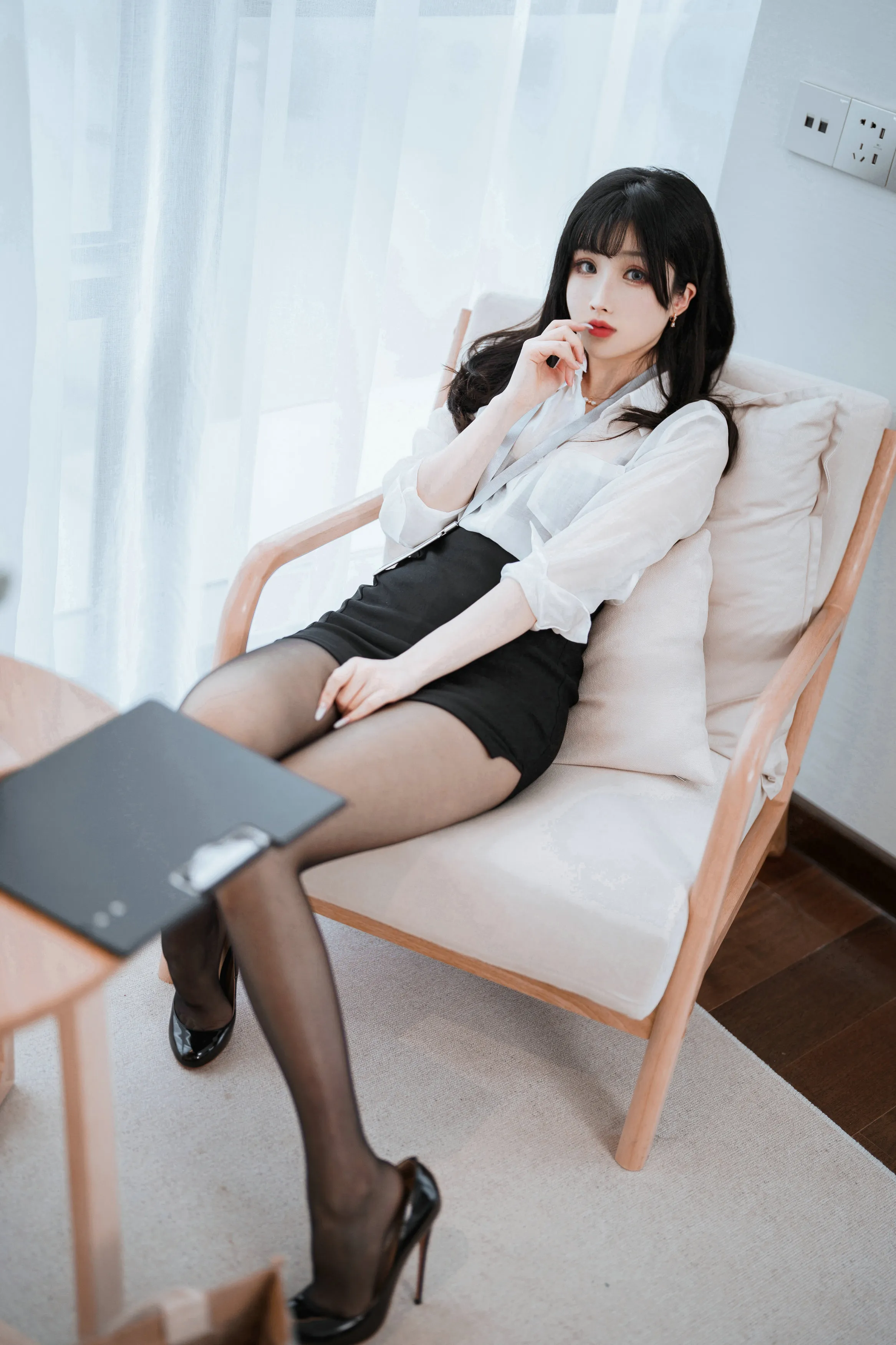 【网路收集系列】福利姬 凉凉子《 黑丝OL前辈 》VIP福利帖【42P】