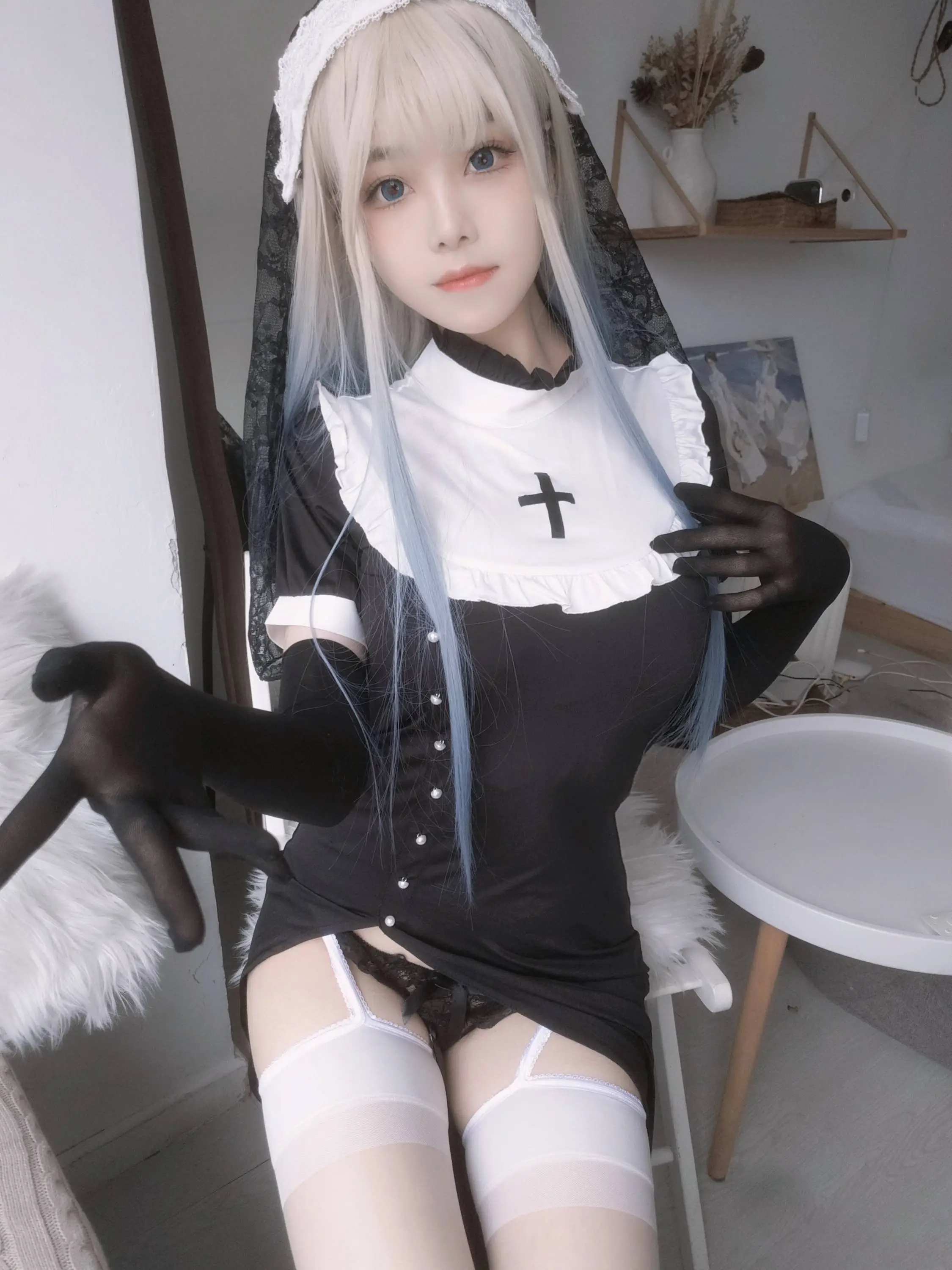 【网路收集系列】福利姬 蜜汁猫裘《 修女自拍 》VIP福利帖【45P】